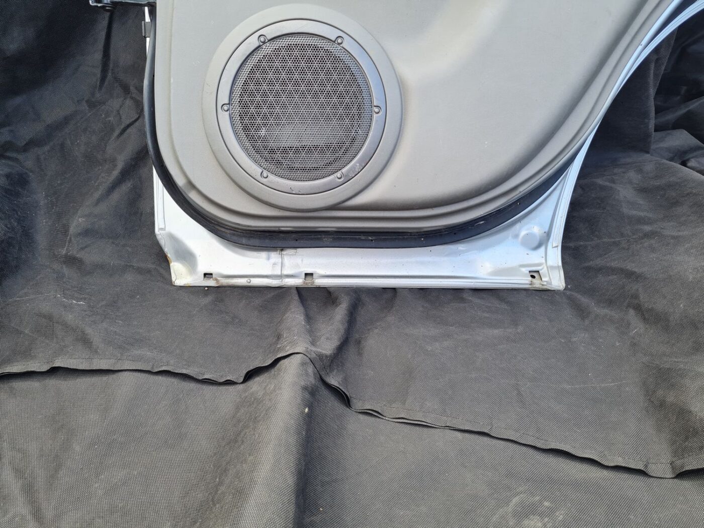 Aizmugurējās labās durvis priekš NISSAN X-TRAIL 2005