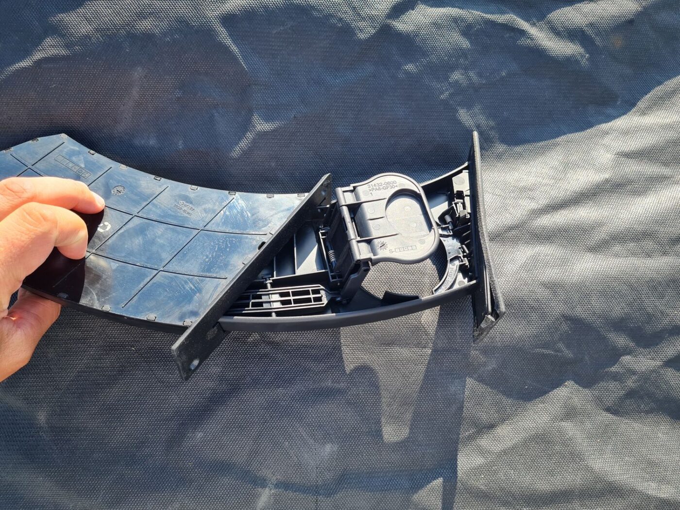 Krūzes turētājs priekš BMW 525 E60 2006 OLIVE