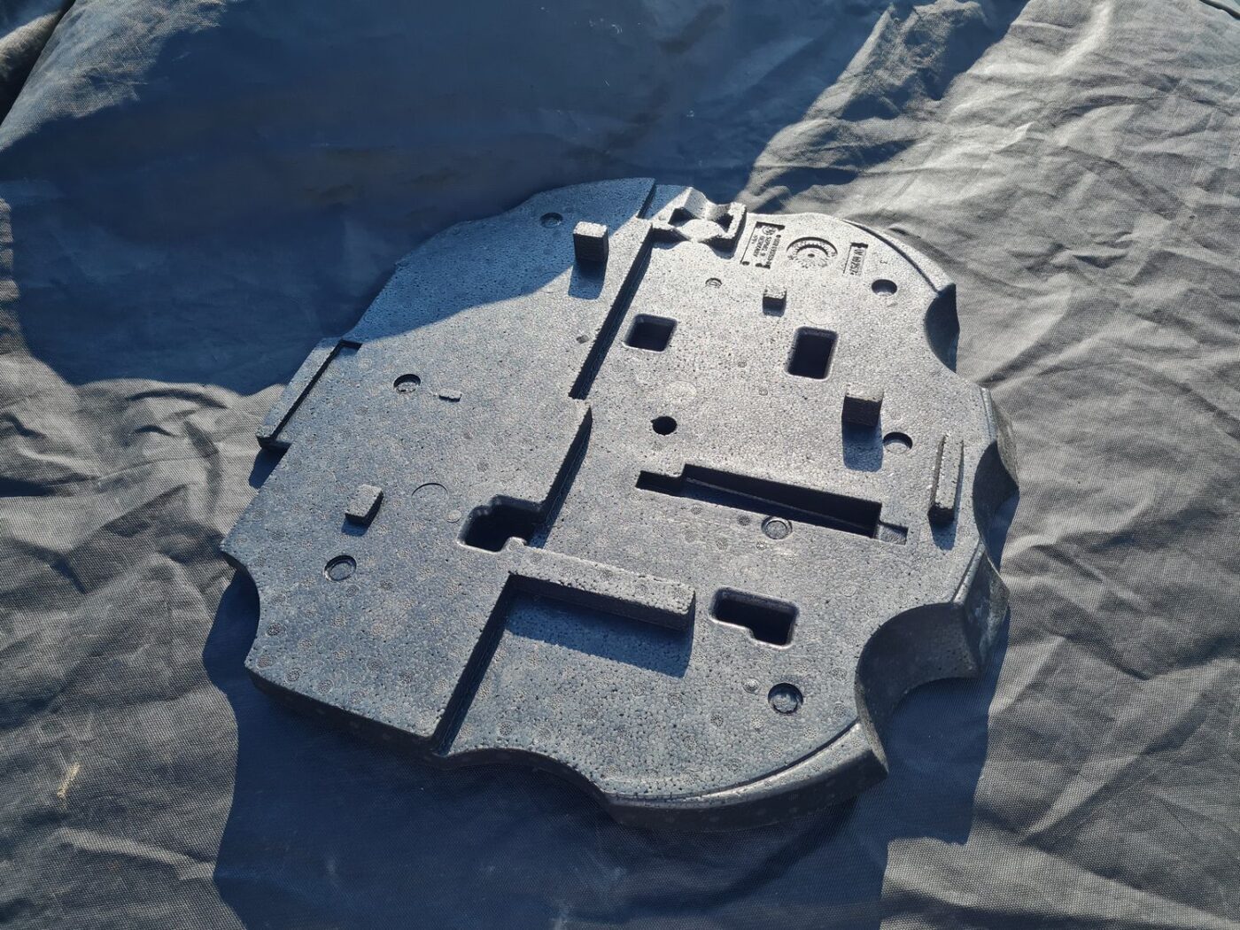 Bagāžnieka nodalījuma instrumentu ieliktnis priekš BMW 525 E60 2006 OLIVE 2 Bagāžnieka nodalījuma instrumentu ieliktnis priekš BMW 525 E60 2006 OLIVE