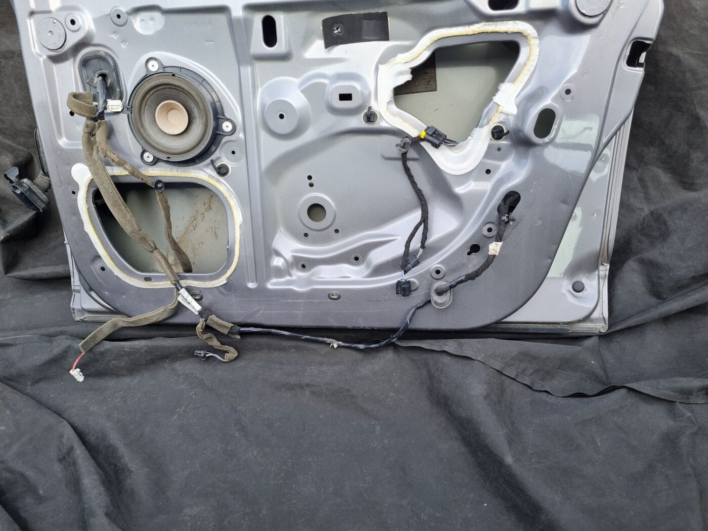 Priekšējās labās durvis priekš RENAULT MEGANE 2011 5 Priekšējās labās durvis priekš RENAULT MEGANE 2011