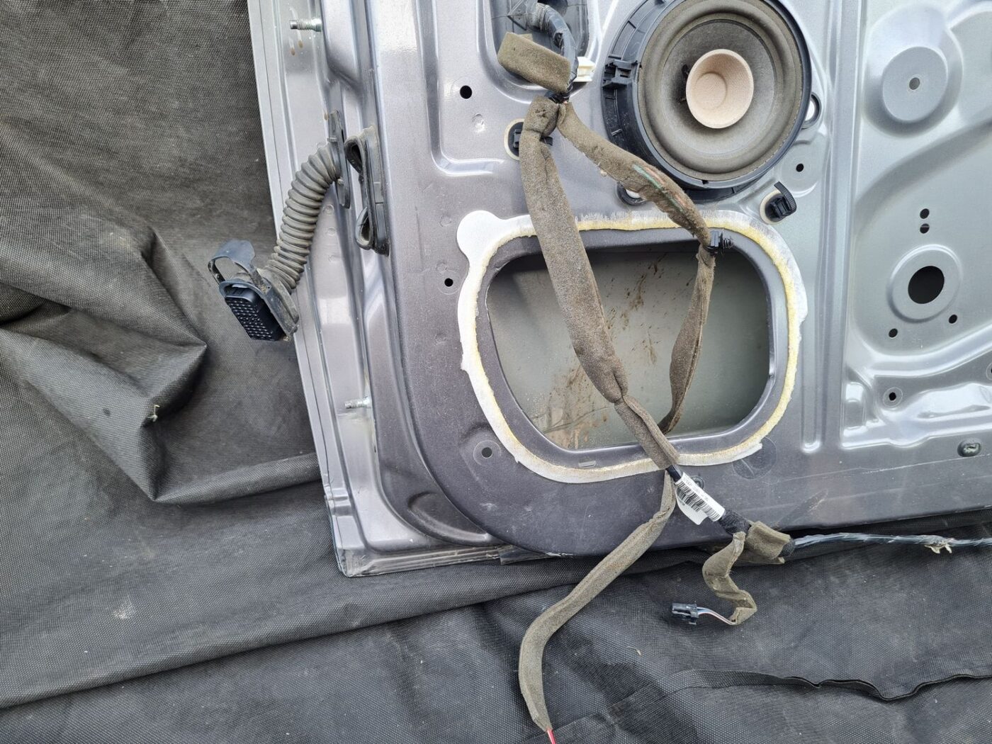 Priekšējās labās durvis priekš RENAULT MEGANE 2011 4 Priekšējās labās durvis priekš RENAULT MEGANE 2011