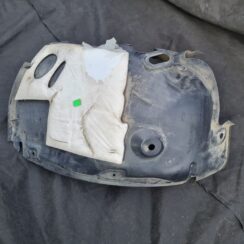 Priekšējais kreisais paspārns priekš RENAULT MEGANE 2011