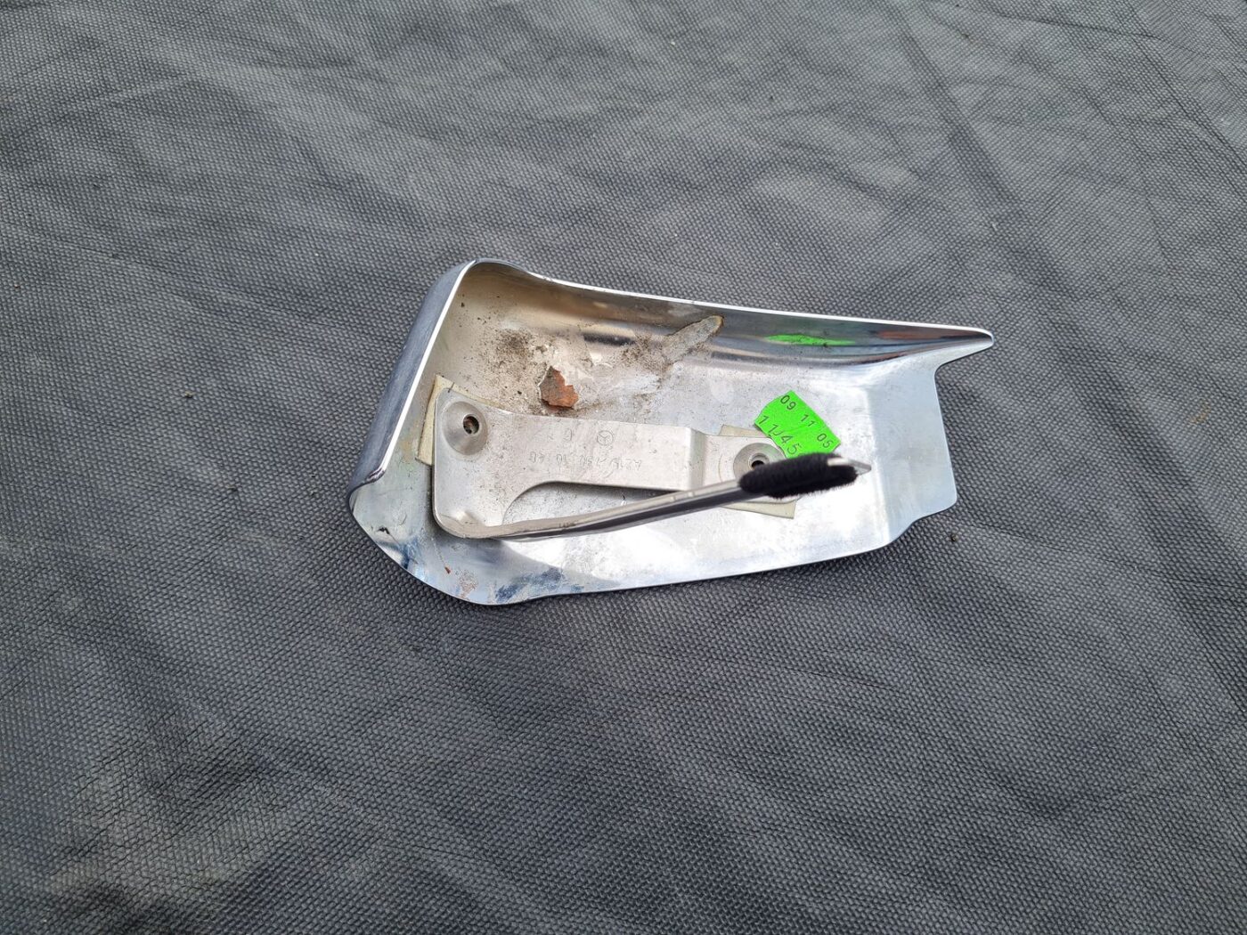 Aizmugurējo labo durvju apdare priekš MERCEDES BENZ CLS 320 2005