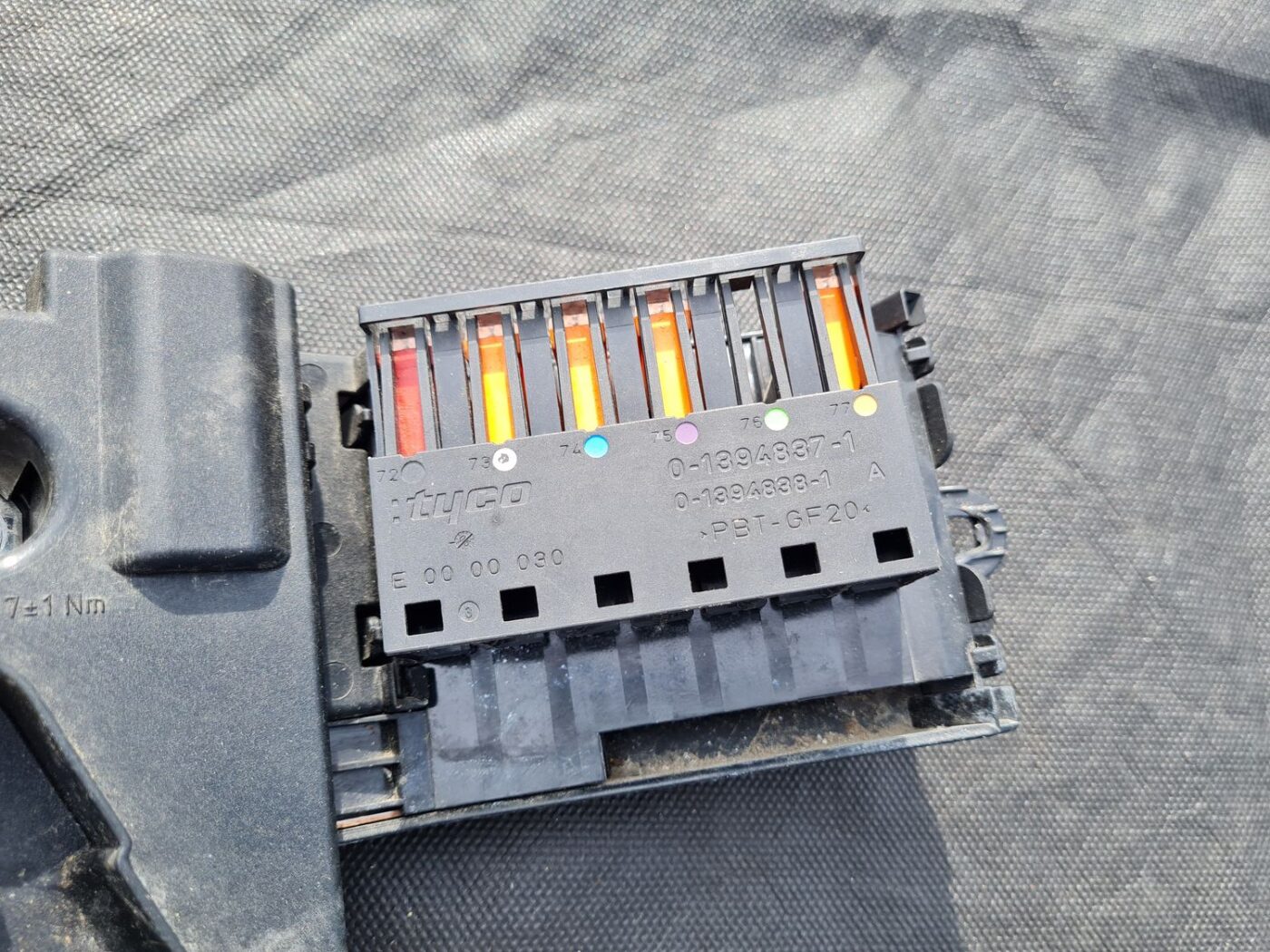 Drošinātāju bloks priekš MERCEDES BENZ CLS 320 2005 2 Drošinātāju bloks priekš MERCEDES BENZ CLS 320 2005