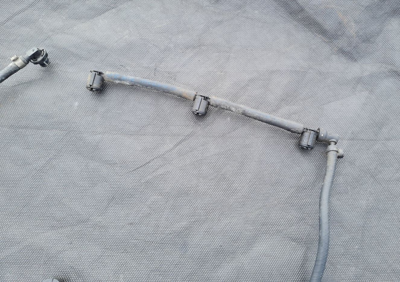 Degvielas atgriešanas caurule priekš MERCEDES BENZ CLS 320 2005 2 Degvielas atgriešanas caurule priekš MERCEDES BENZ CLS 320 2005