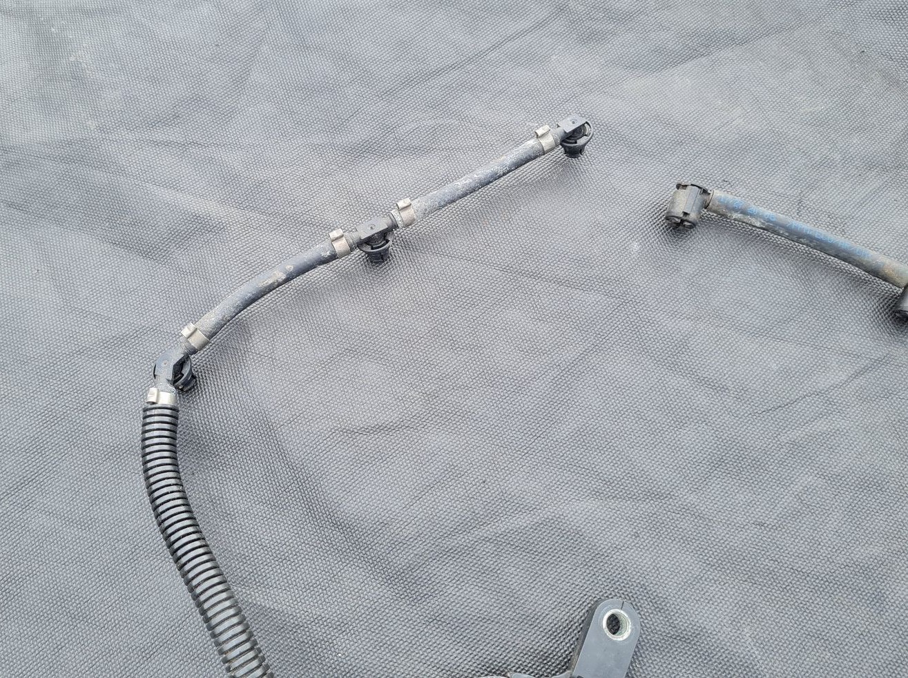 Degvielas atgriešanas caurule priekš MERCEDES BENZ CLS 320 2005 8 Degvielas atgriešanas caurule priekš MERCEDES BENZ CLS 320 2005