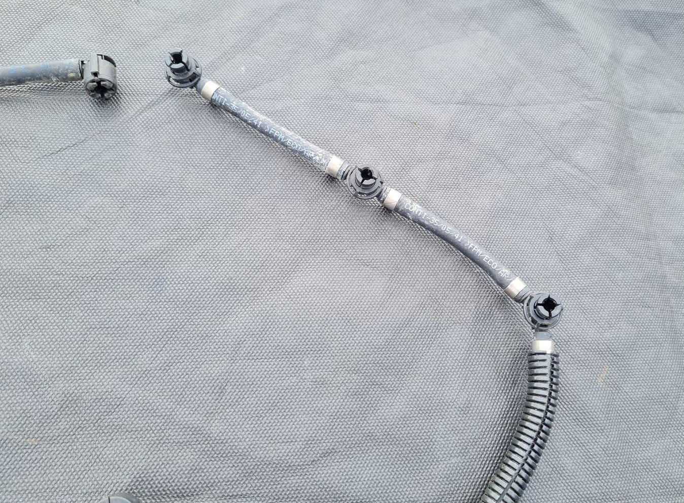 Degvielas atgriešanas caurule priekš MERCEDES BENZ CLS 320 2005 6 Degvielas atgriešanas caurule priekš MERCEDES BENZ CLS 320 2005