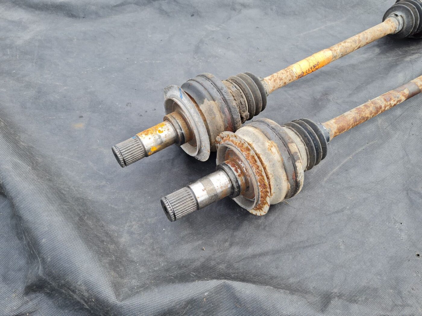 Pusass aizmugurē priekš MERCEDES BENZ CLS 320 2005