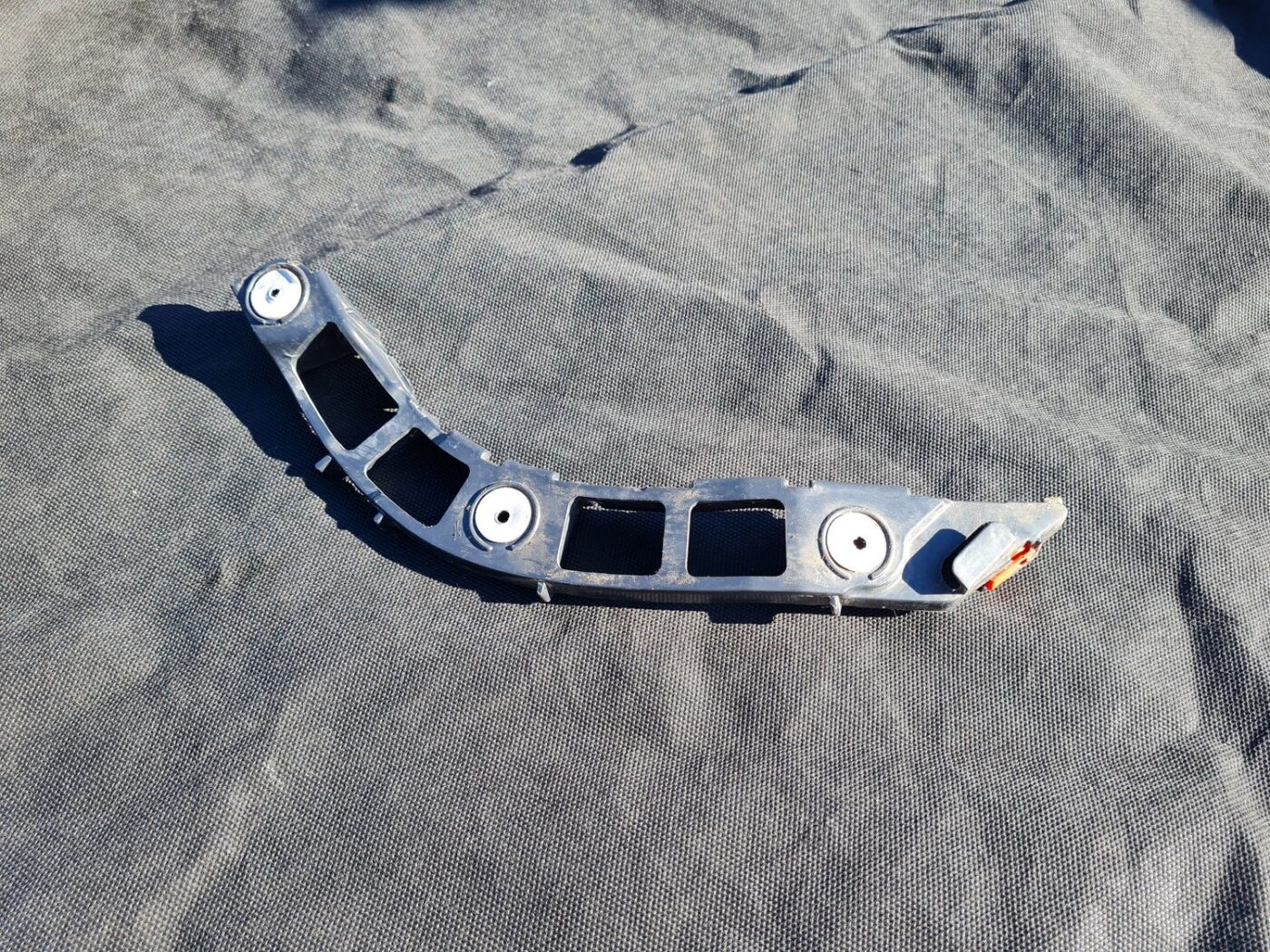 Aizmugurēja bufera kronšteins priekš OPEL VECTRA C 2008 1 Aizmugurēja bufera kronšteins priekš OPEL VECTRA C 2008