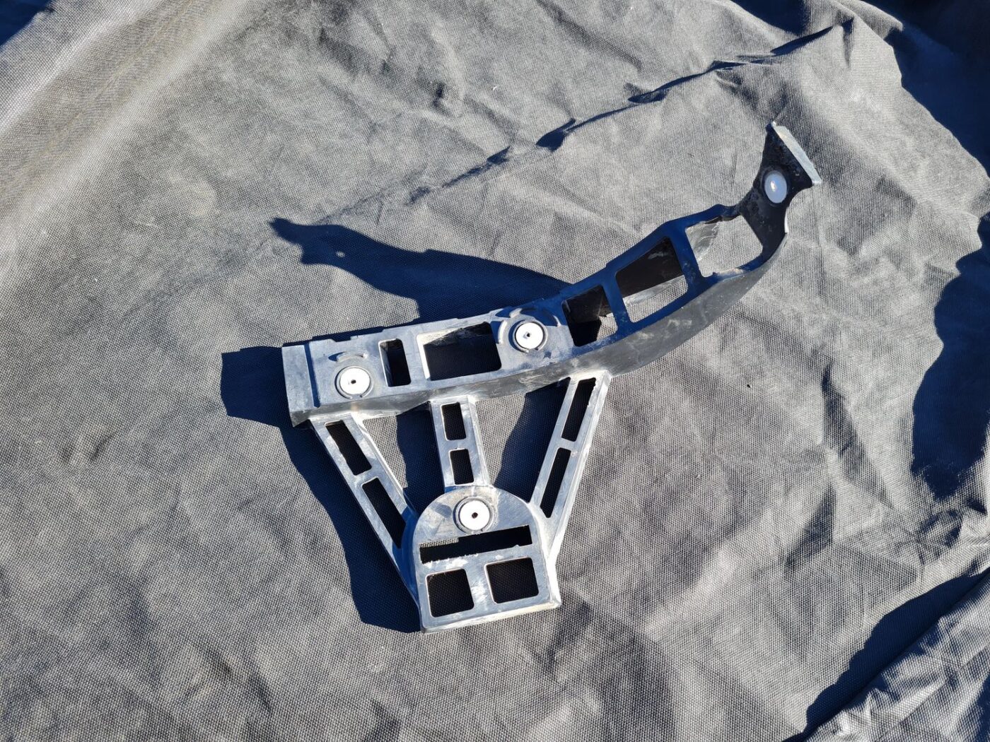 Aizmugurēja bufera kronšteins priekš OPEL VECTRA C 2008