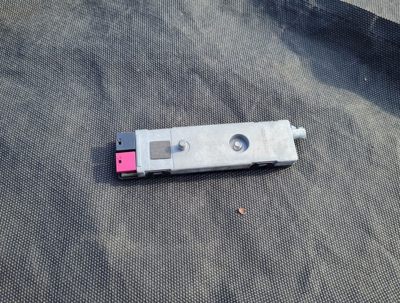 Antenas pastiprinātāja bloks priekš MERCEDES BENZ E250 W212 2014