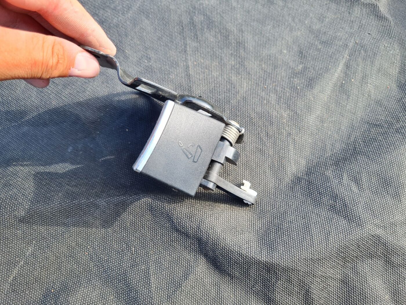 Aizmugurējā sēdekļa slēdzene priekš MERCEDES BENZ E250 W212 2014 2 Aizmugurējā sēdekļa slēdzene priekš MERCEDES BENZ E250 W212 2014