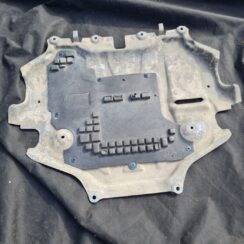 Dzinēja aizsargs priekš MERCEDES BENZ E250 W212 2014