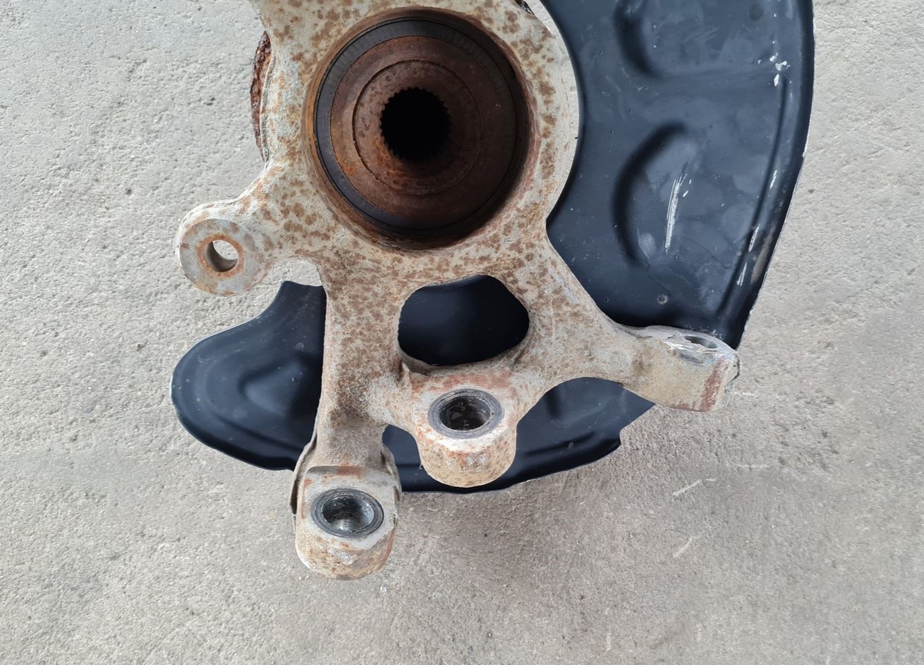 Stūres šarnīrs priekšā pa kreisi priekš MERCEDES BENZ E250 W212 2014 2 Stūres šarnīrs priekšā pa kreisi priekš MERCEDES BENZ E250 W212 2014