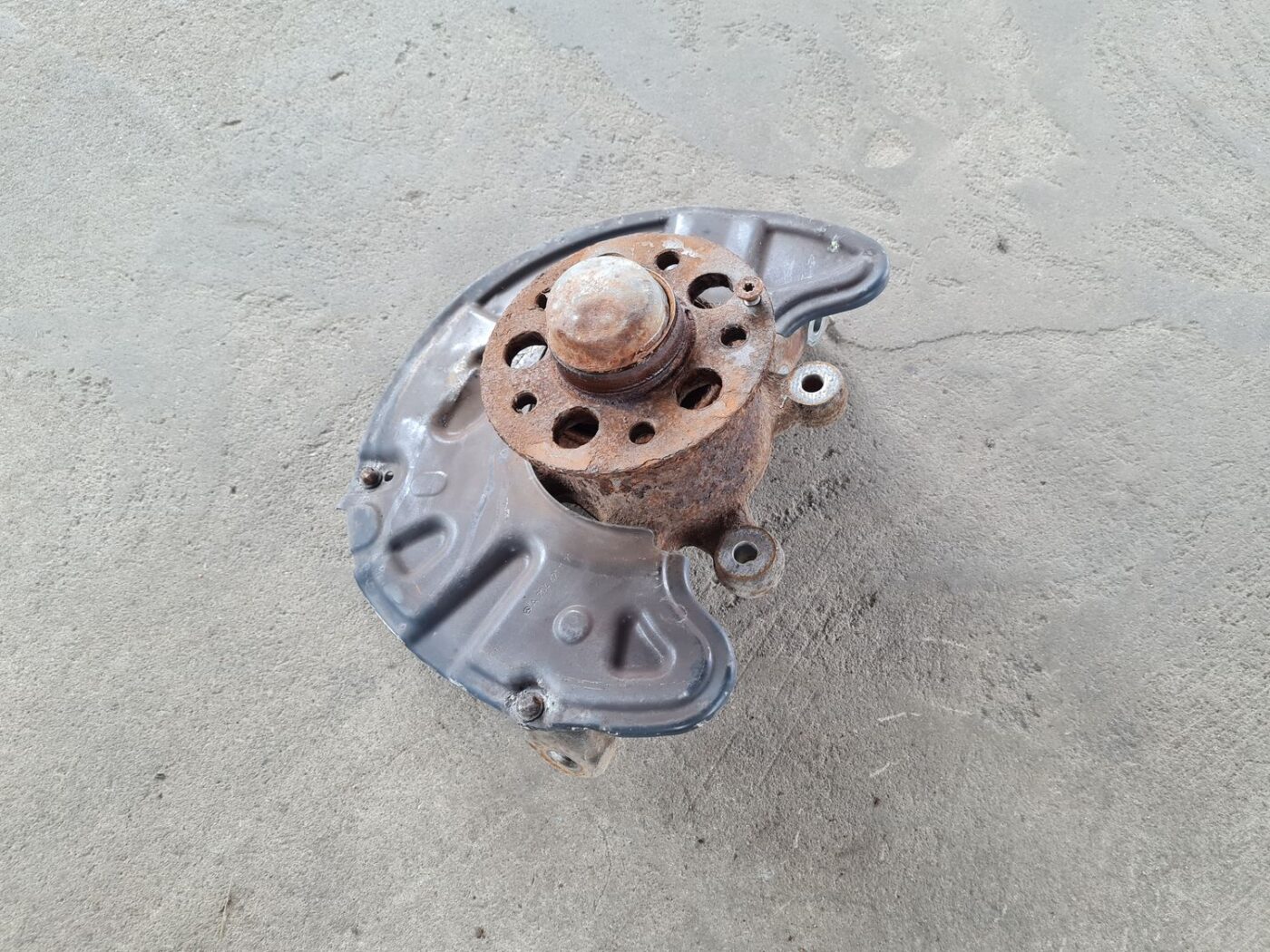 Stūres šarnīrs priekšā pa kreisi priekš MERCEDES BENZ E250 W212 2014 3 Stūres šarnīrs priekšā pa kreisi priekš MERCEDES BENZ E250 W212 2014