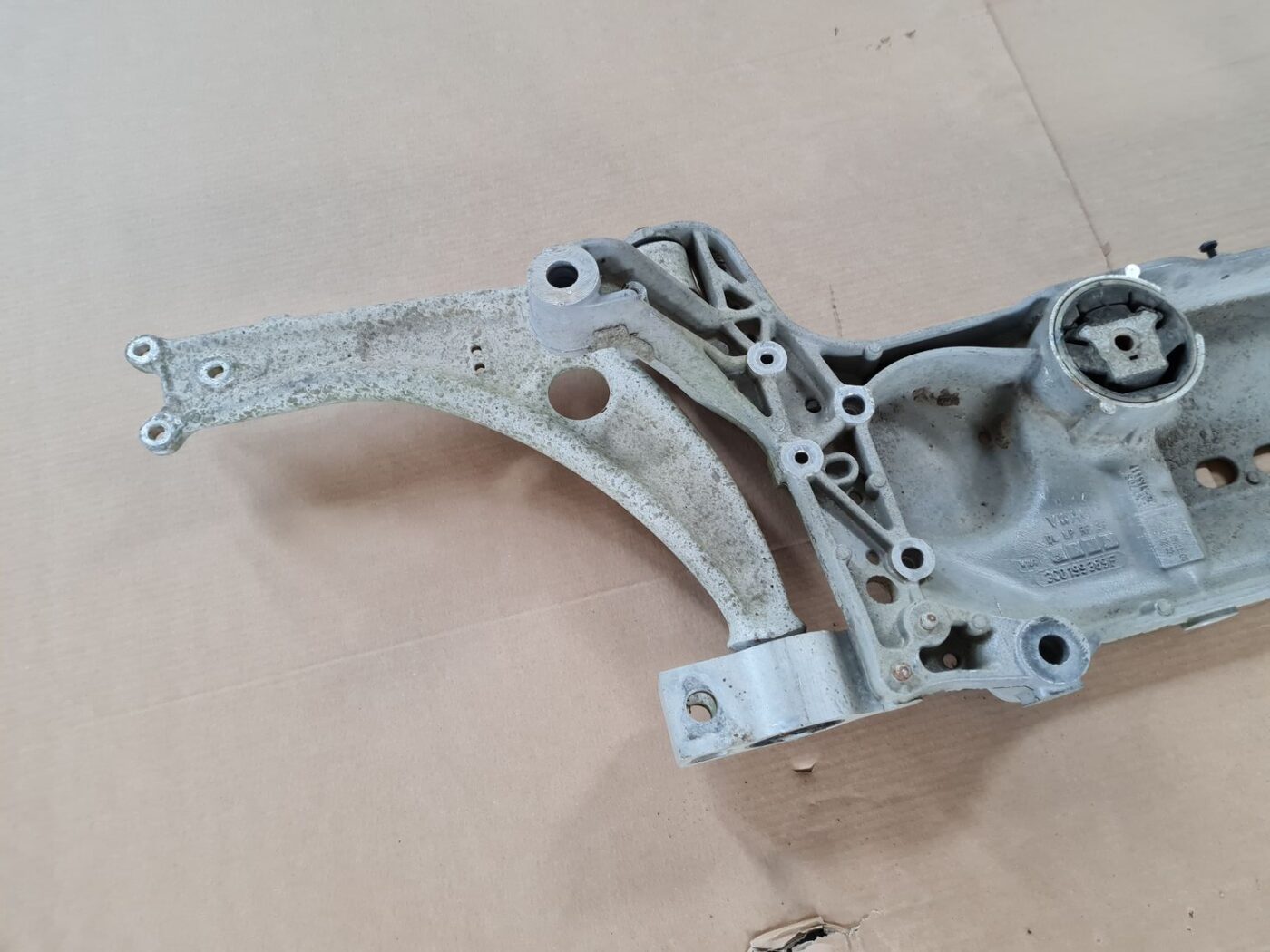 Priekšējais tilts/Priekšējais šķērsnis priekš VW PASSAT B6 2006 ANGL. UNIVERSAL