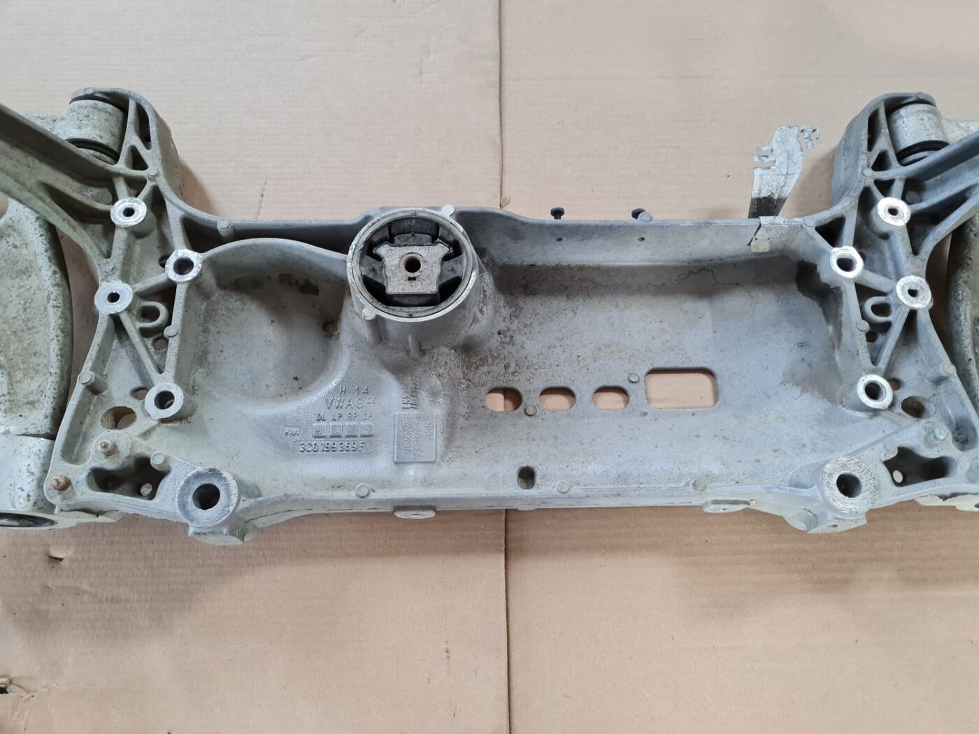 Priekšējais tilts/Priekšējais šķērsnis priekš VW PASSAT B6 2006 ANGL. UNIVERSAL