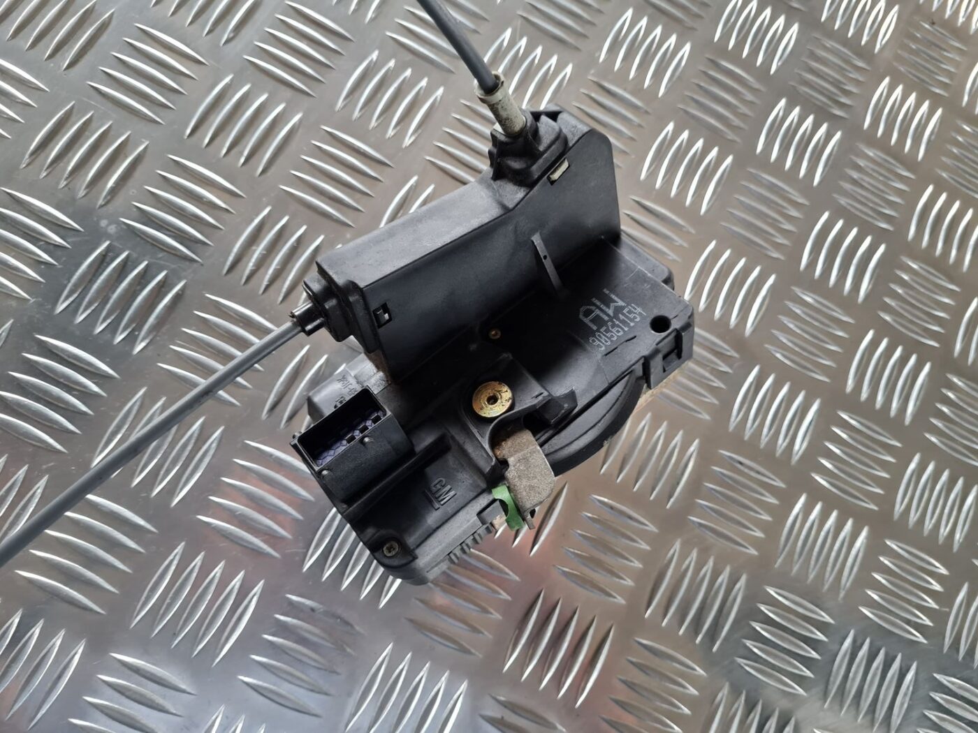 Priekšējo labo durvju slēdzene priekš OPEL ZAFIRA 1999