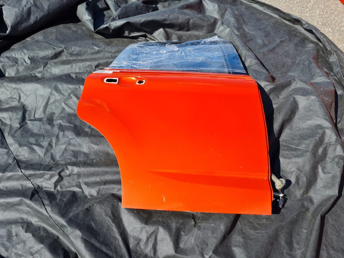 Aizmugurējās labās durvis priekš FORD C-MAX 2011 1 Aizmugurējās labās durvis priekš FORD C-MAX 2011