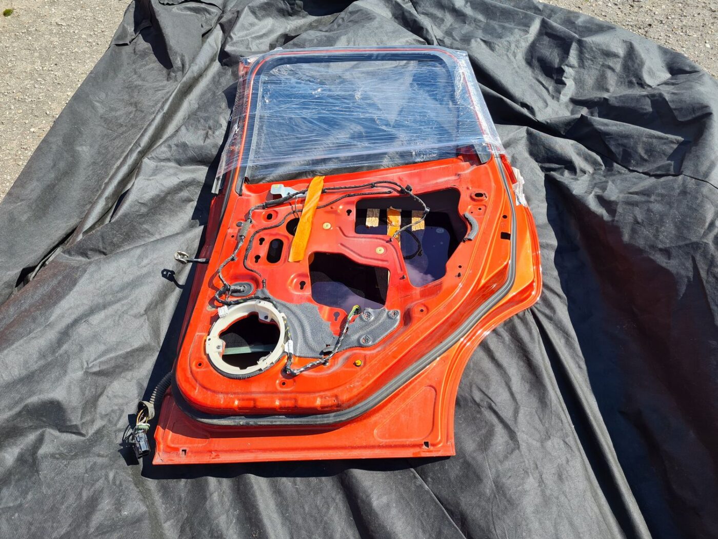 Aizmugurējās labās durvis priekš FORD C-MAX 2011 4 Aizmugurējās labās durvis priekš FORD C-MAX 2011