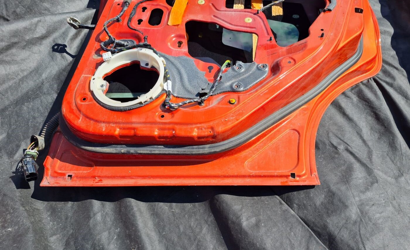 Aizmugurējās labās durvis priekš FORD C-MAX 2011 3 Aizmugurējās labās durvis priekš FORD C-MAX 2011