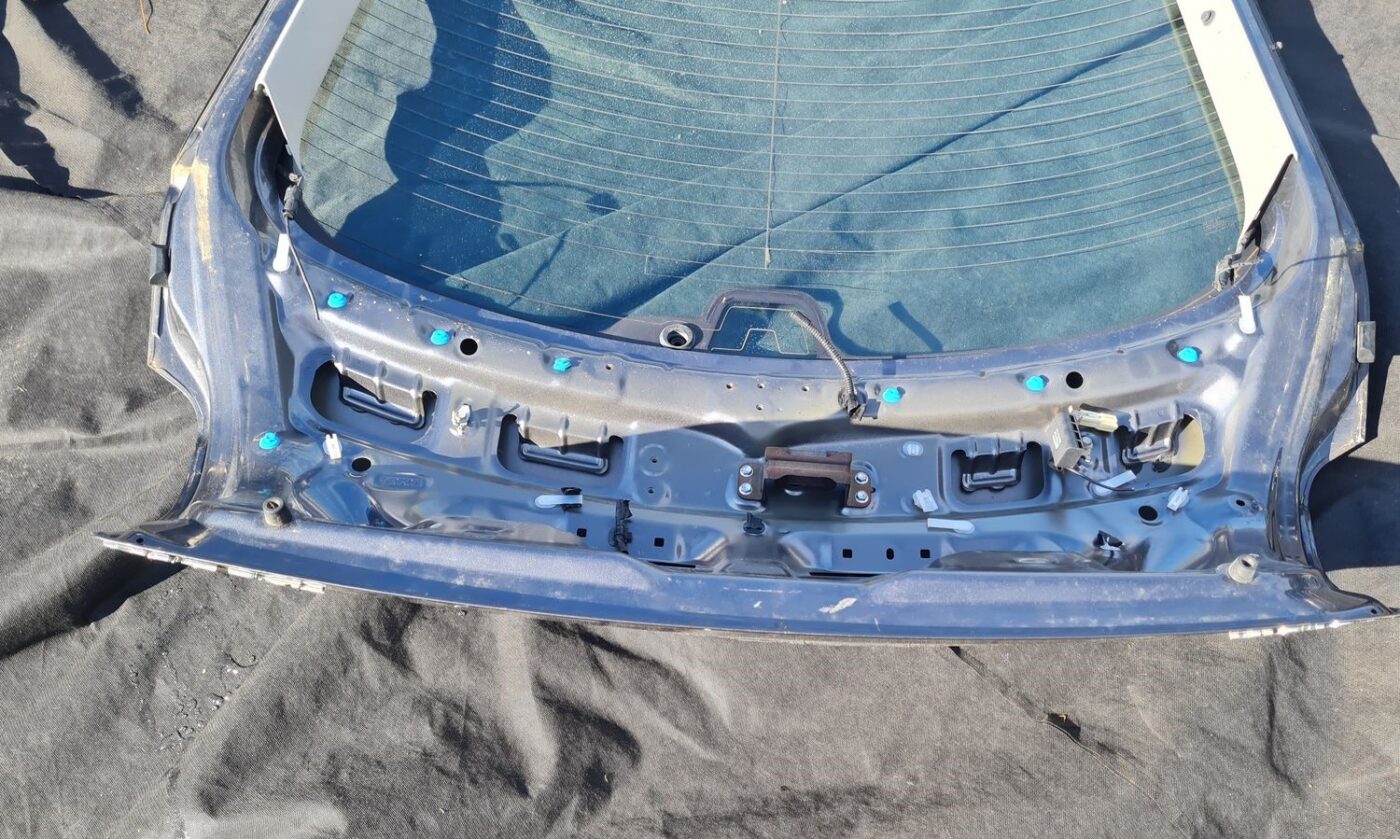 Bagāžnieka vāks priekš TOYOTA AVENSIS 2008 5 Bagāžnieka vāks priekš TOYOTA AVENSIS 2008