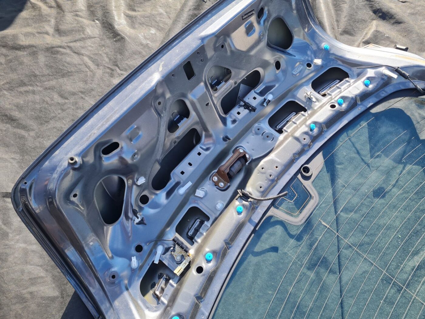 Bagāžnieka vāks priekš TOYOTA AVENSIS 2008 3 Bagāžnieka vāks priekš TOYOTA AVENSIS 2008