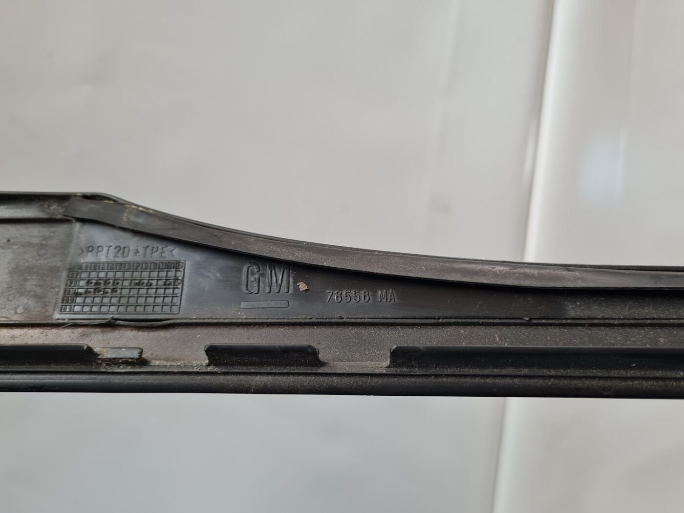 Vējstikla moldings priekš OPEL ZAFIRA 1999