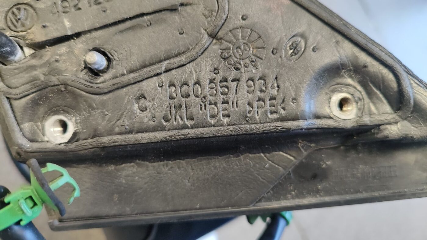 Ārējais spogulis, pa labi priekš VW PASSAT B6 2006 ANGL. UNIVERSAL 8 Ārējais spogulis, pa labi priekš VW PASSAT B6 2006 ANGL. UNIVERSAL