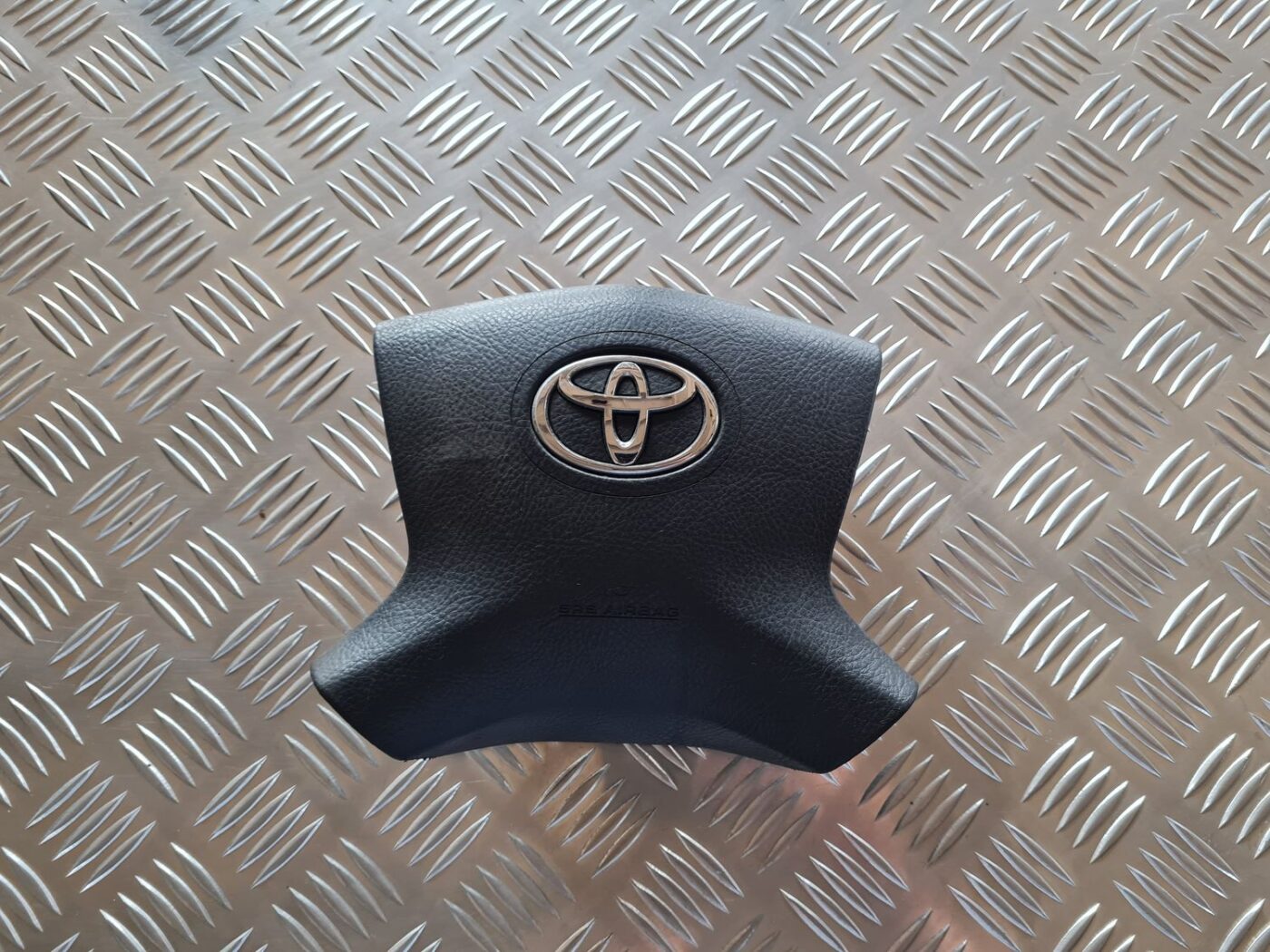 Stūres drošības spilvens priekš TOYOTA AVENSIS 2007 2 Stūres drošības spilvens priekš TOYOTA AVENSIS 2007