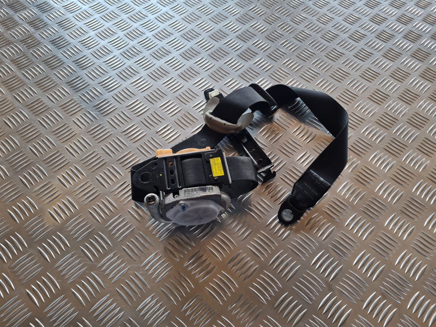 Priekšējā kreisā drošības josta priekš TOYOTA AVENSIS 2007 1 Priekšējā kreisā drošības josta priekš TOYOTA AVENSIS 2007