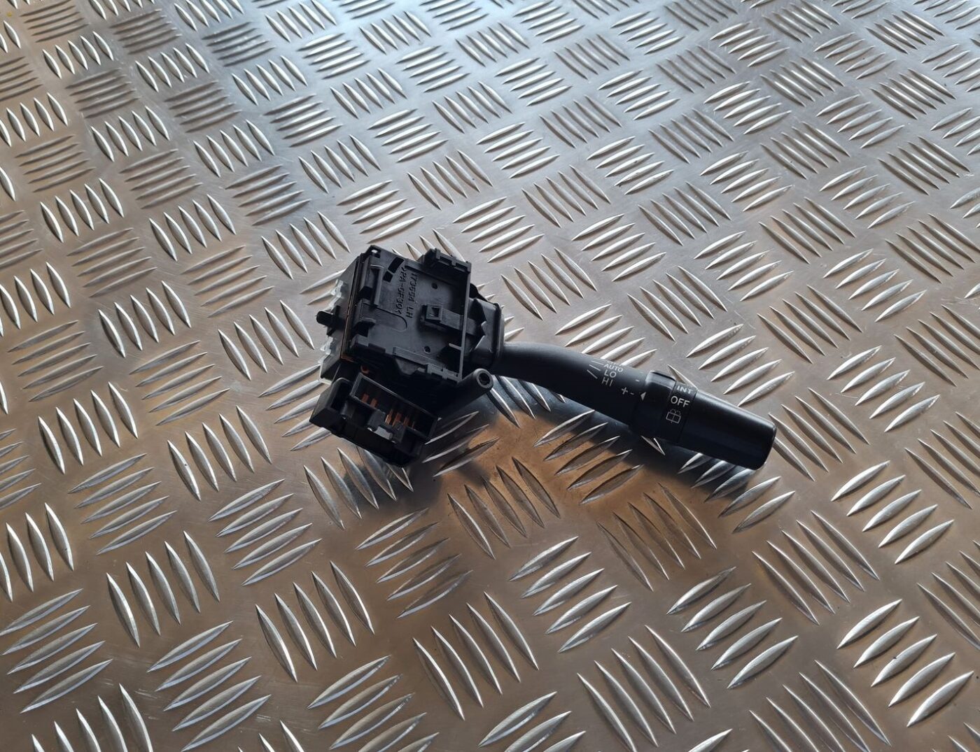 Stikla tīrītāja slēdzis priekš TOYOTA AVENSIS 2007 1 Stikla tīrītāja slēdzis priekš TOYOTA AVENSIS 2007