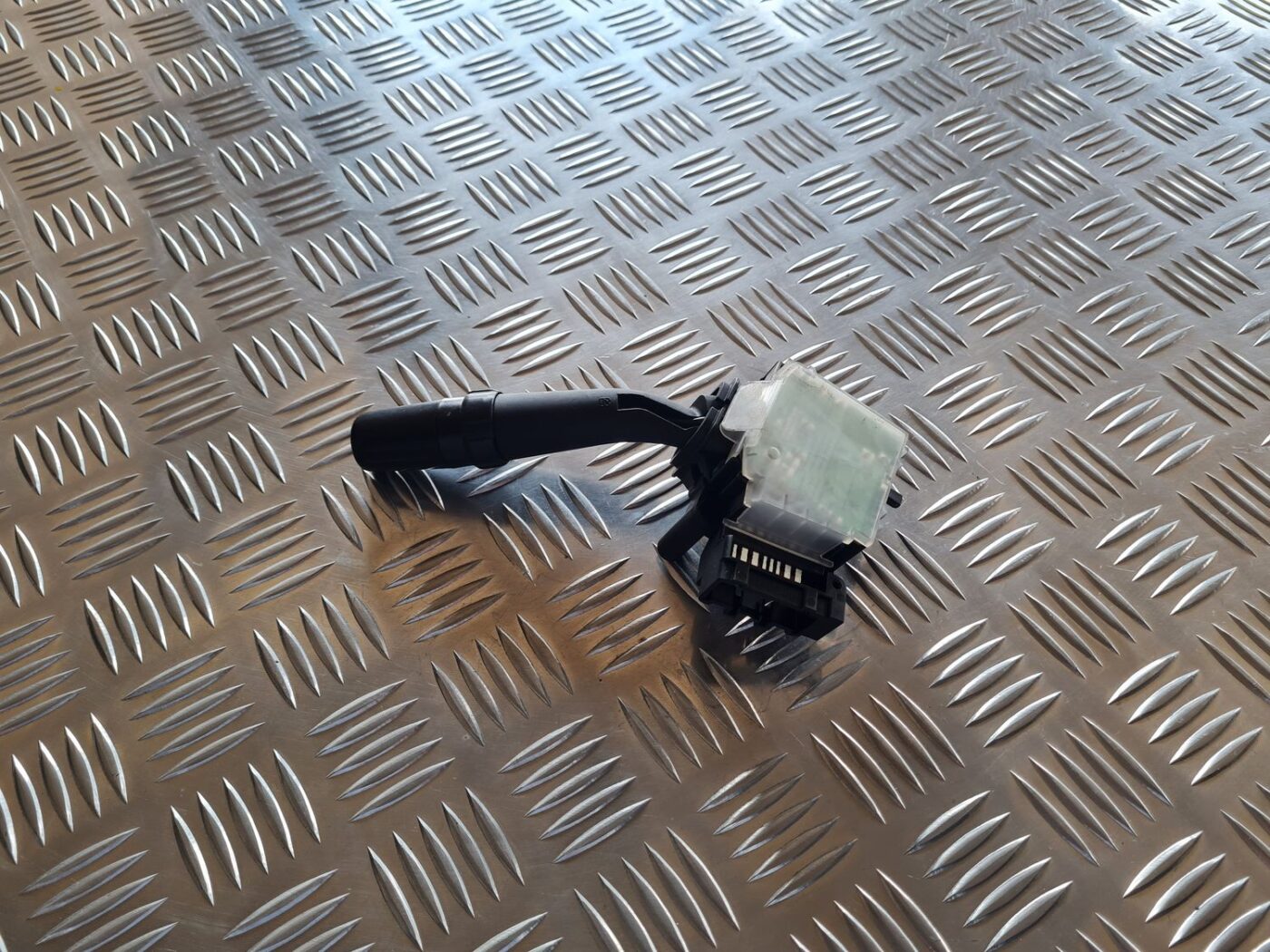 Stikla tīrītāja slēdzis priekš TOYOTA AVENSIS 2007 3 Stikla tīrītāja slēdzis priekš TOYOTA AVENSIS 2007