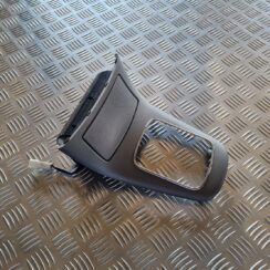 Dekoratīvs rāmis pārnesumu selektoram priekš TOYOTA AVENSIS 2007