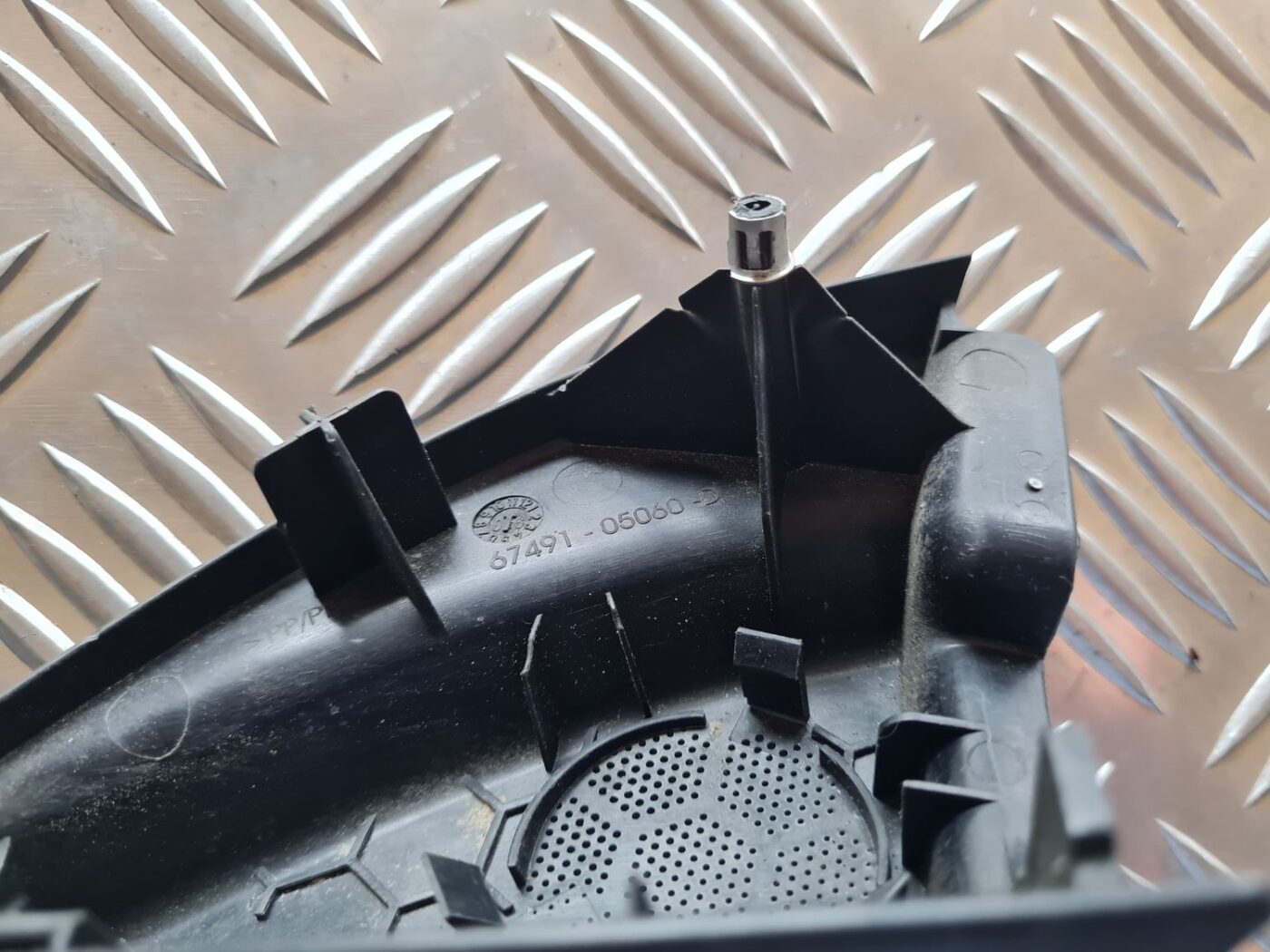 Durvju spoguļa apdares uzlika salonā (bez skaļruņa) priekš TOYOTA AVENSIS 2007