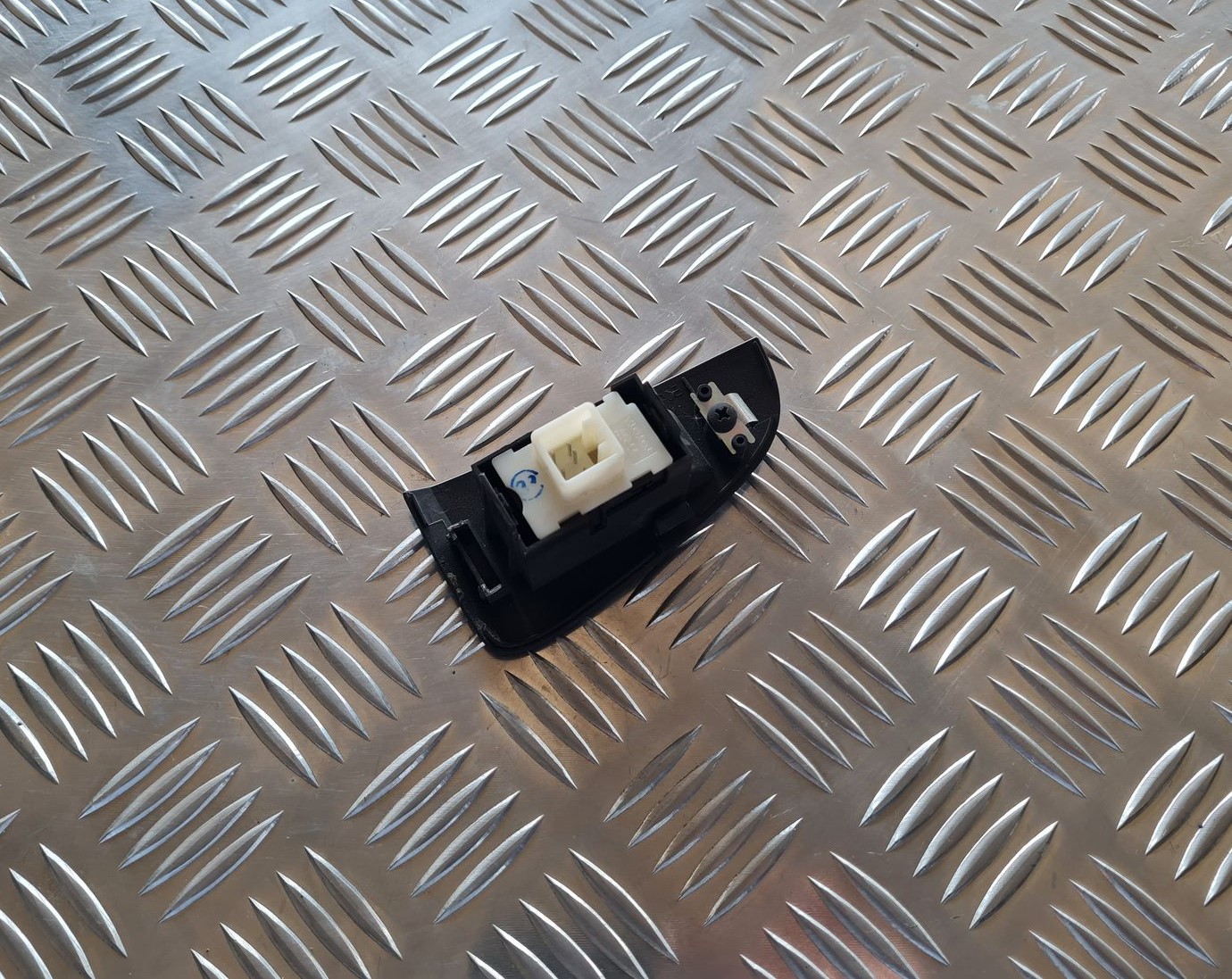 Stikla pacelšanas poga priekš TOYOTA AVENSIS 2007