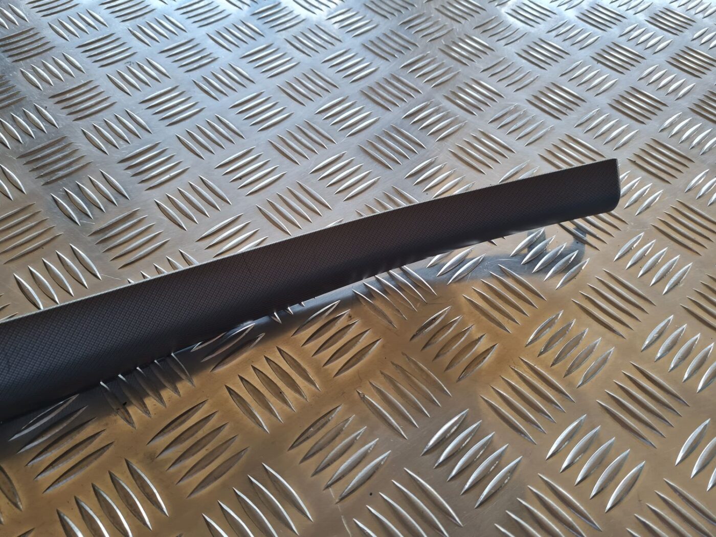 Mērinstrumentu paneļa dekoratīvā uzlika priekš TOYOTA AVENSIS 2007