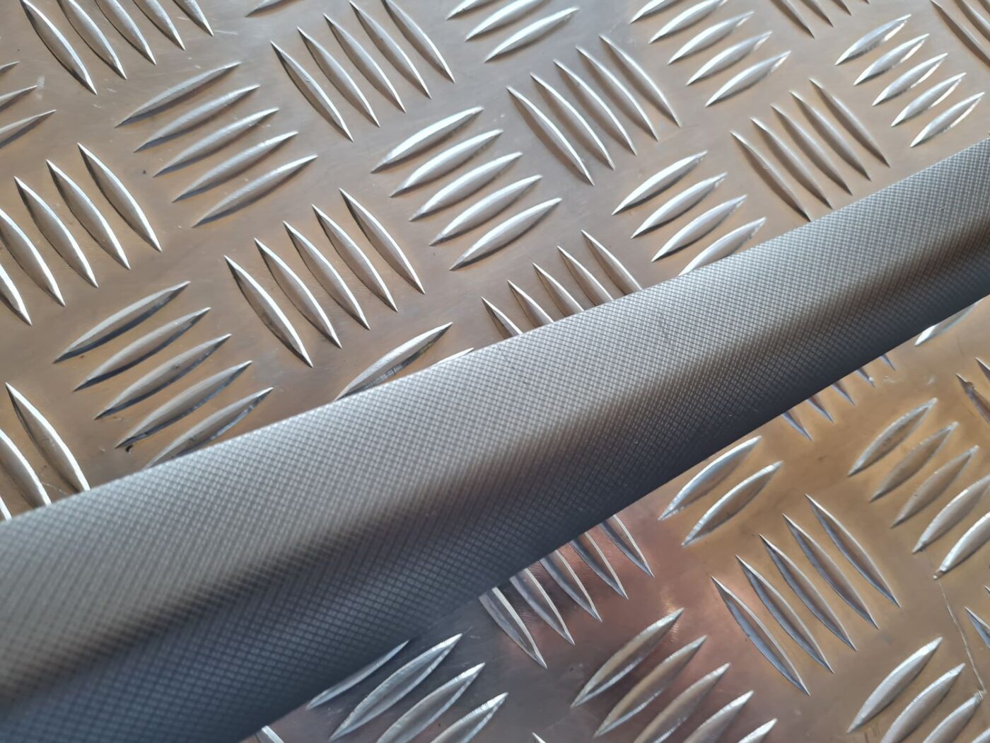 Mērinstrumentu paneļa dekoratīvā uzlika priekš TOYOTA AVENSIS 2007