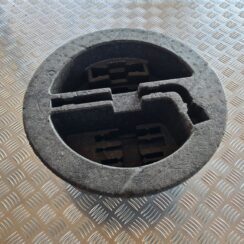 Bagāžnieka nodalījuma instrumentu ieliktnis priekš TOYOTA AVENSIS 2007