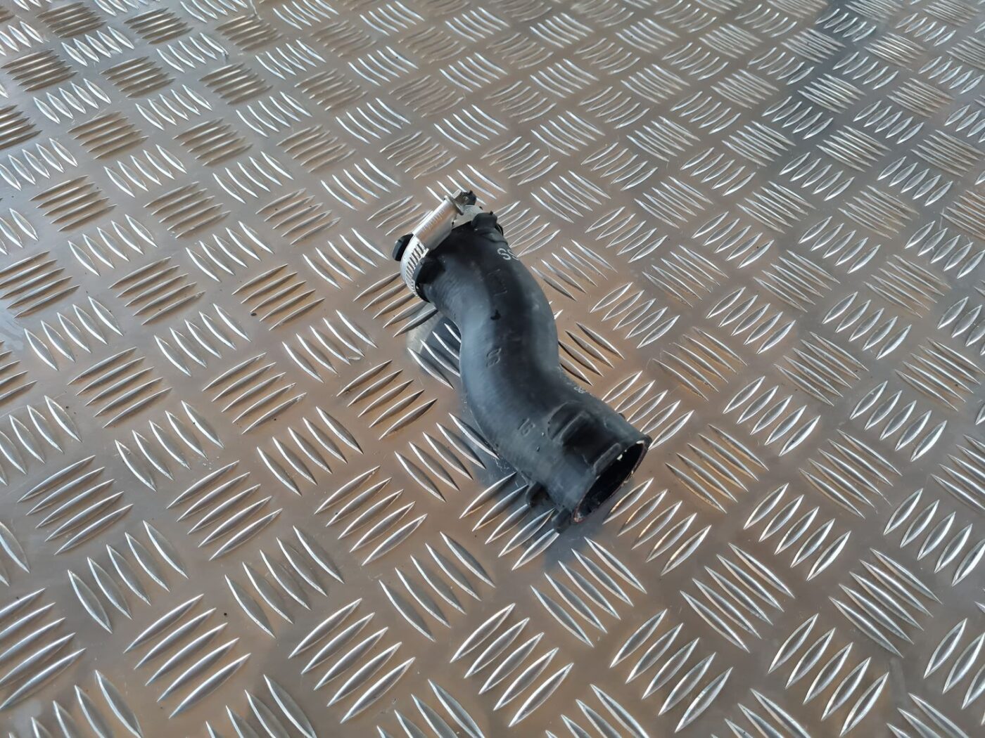 Interkulera caurule priekš AUDI A6 AVANT 2006 S-LINE 2 Interkulera caurule priekš AUDI A6 AVANT 2006 S-LINE