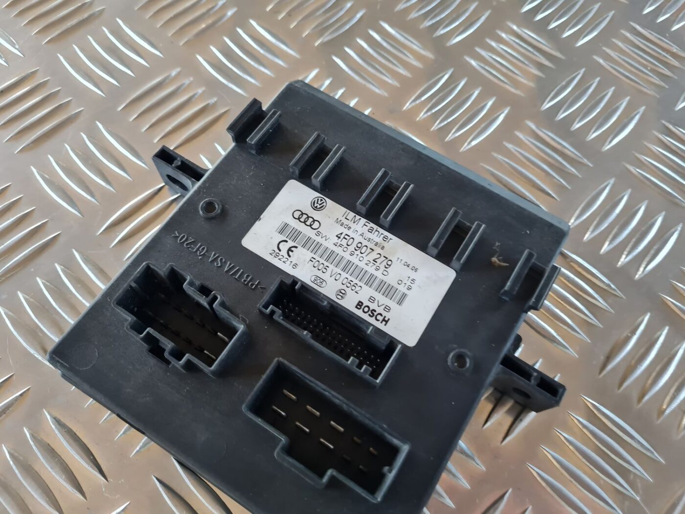 Komforta vadības bloks priekš AUDI A6 AVANT 2006 S-LINE 2 Komforta vadības bloks priekš AUDI A6 AVANT 2006 S-LINE