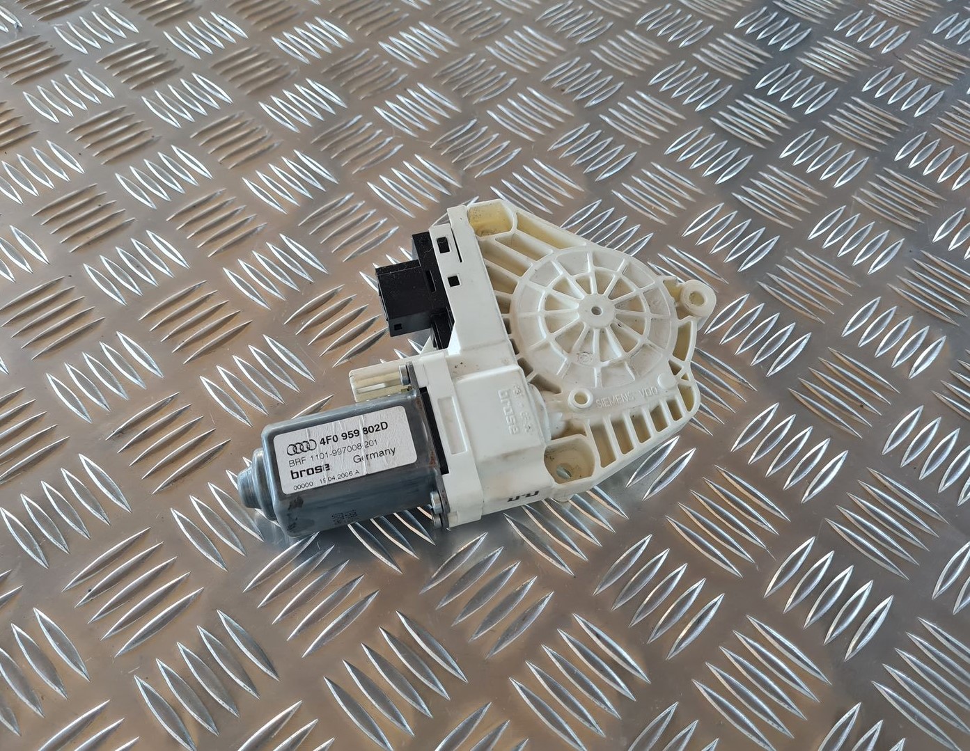 Elektrisko stiklu motors priekš AUDI A6 AVANT 2006 S-LINE 1 Elektrisko stiklu motors priekš AUDI A6 AVANT 2006 S-LINE