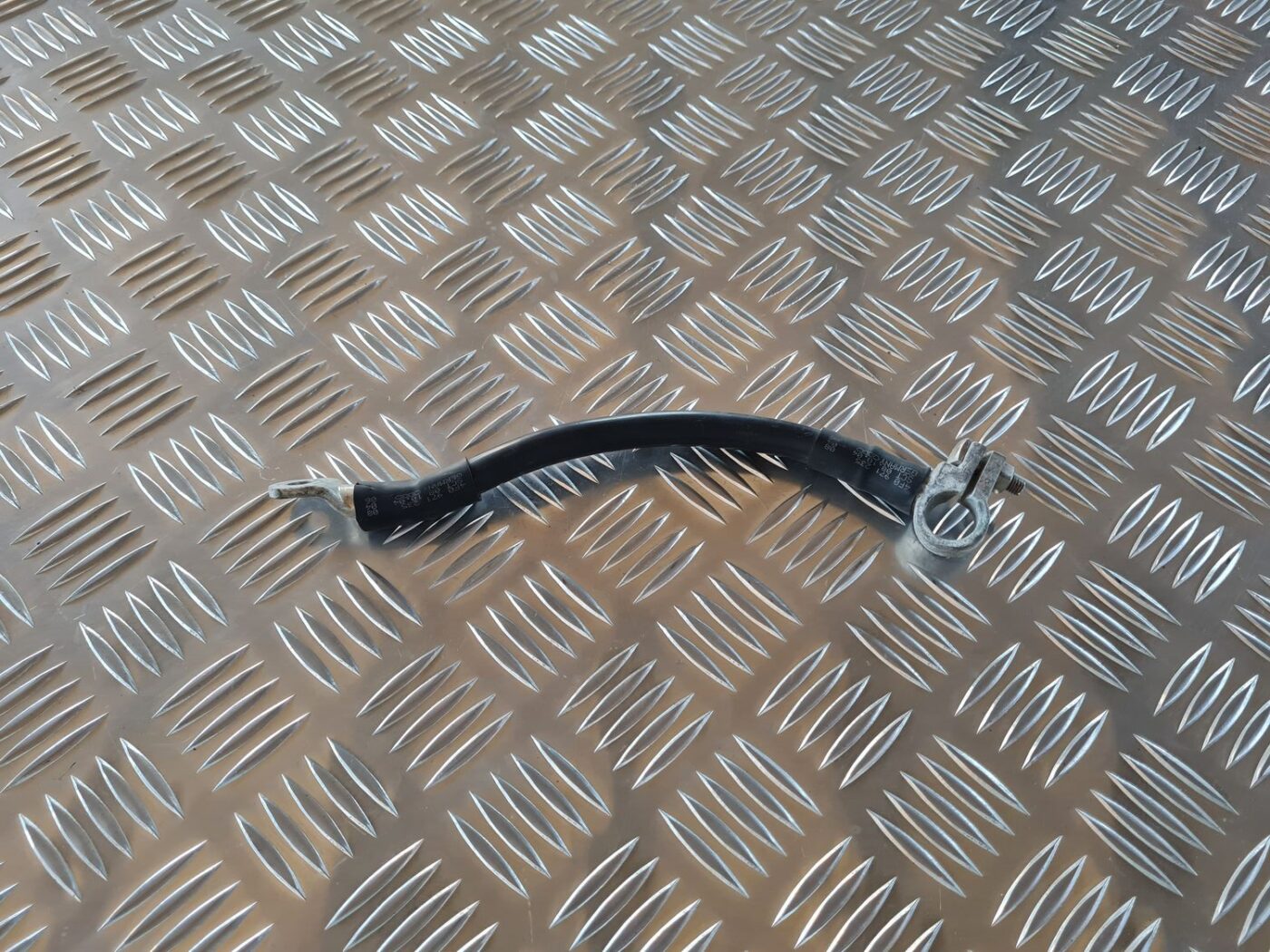 Negatīvais elektrovads priekš AUDI A6 AVANT 2006 S-LINE 1 Negatīvais elektrovads priekš AUDI A6 AVANT 2006 S-LINE