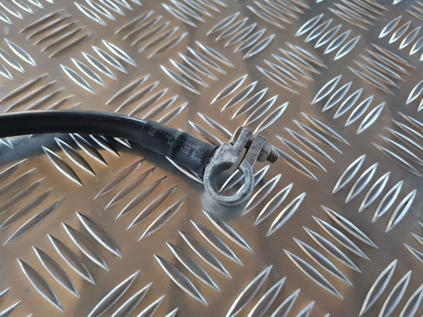 Negatīvais elektrovads priekš AUDI A6 AVANT 2006 S-LINE 2 Negatīvais elektrovads priekš AUDI A6 AVANT 2006 S-LINE