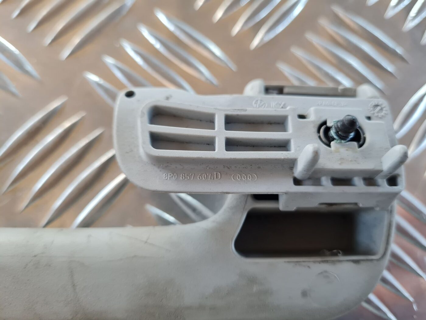 Salona rokturis griestos priekš AUDI A6 AVANT 2006 S-LINE 3 Salona rokturis griestos priekš AUDI A6 AVANT 2006 S-LINE