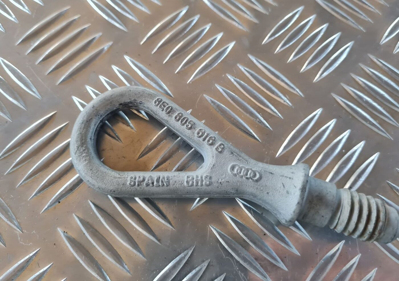 Vilkšanas āķis priekš AUDI A6 AVANT 2006 S-LINE 2 Vilkšanas āķis priekš AUDI A6 AVANT 2006 S-LINE