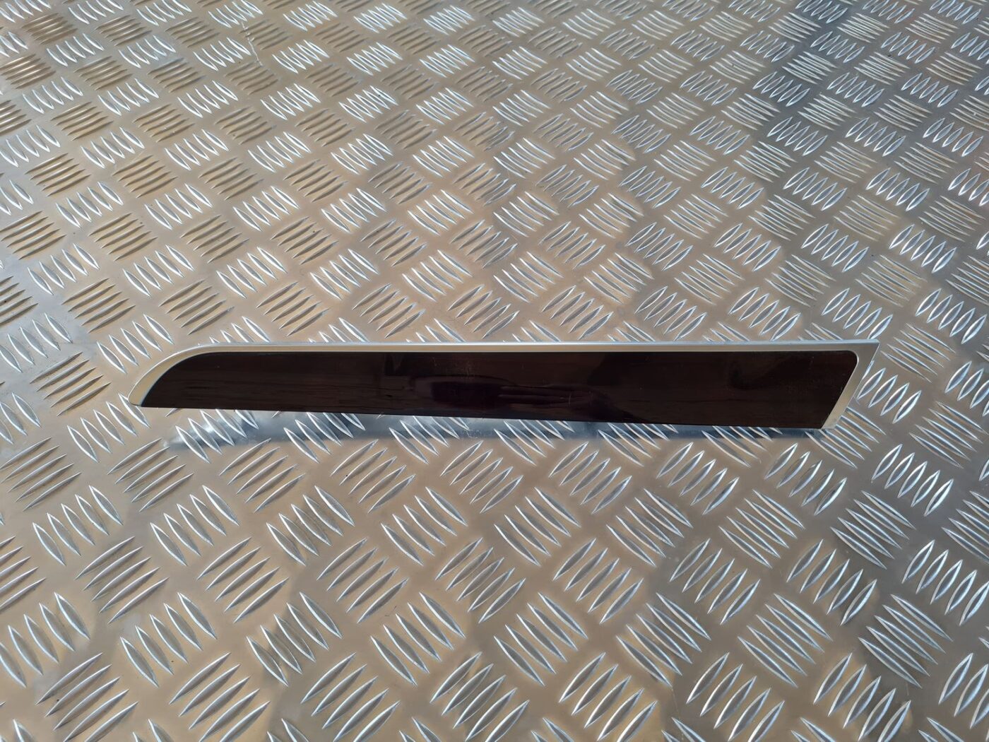 Durvju apdares uzlika priekš AUDI A6 AVANT 2006 S-LINE 1 Durvju apdares uzlika priekš AUDI A6 AVANT 2006 S-LINE