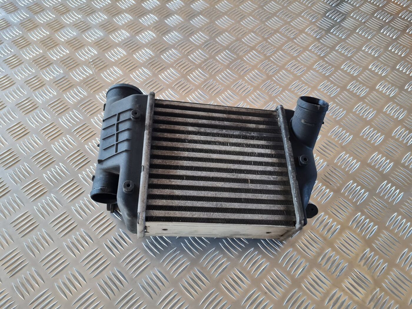 Interkūleris priekš AUDI A6 AVANT 2006 S-LINE 1 Interkūleris priekš AUDI A6 AVANT 2006 S-LINE