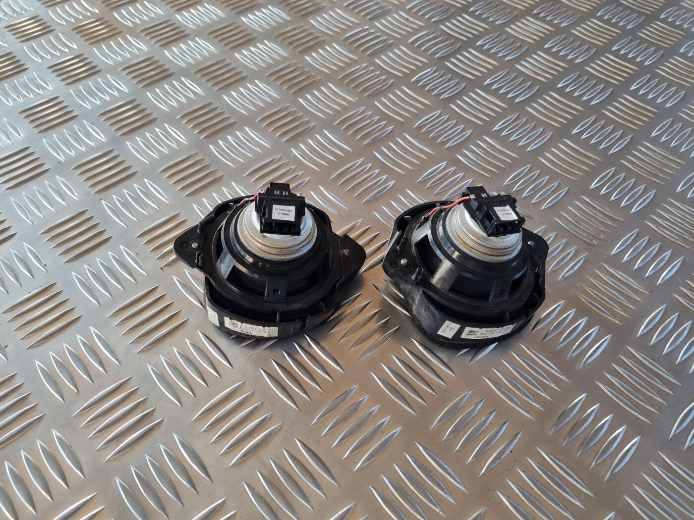 Durvju skaļrunis, augšā priekš AUDI A6 AVANT 2006 S-LINE