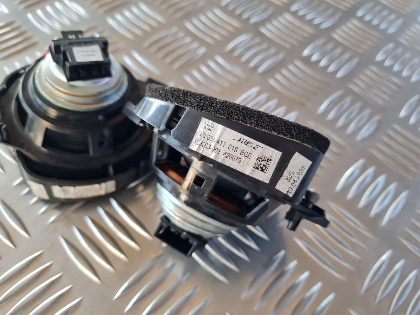 Durvju skaļrunis, augšā priekš AUDI A6 AVANT 2006 S-LINE